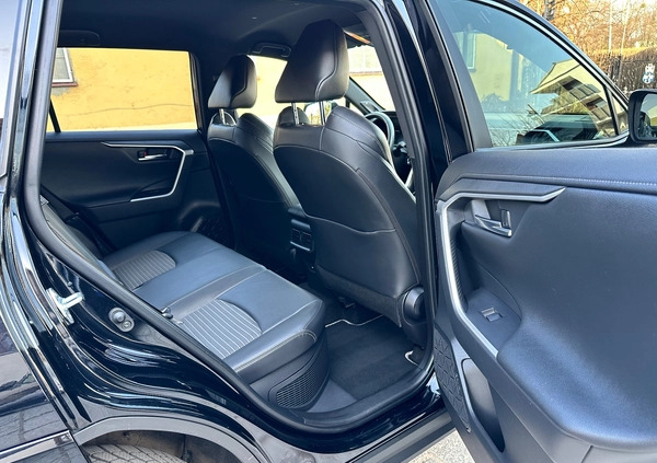 Toyota RAV4 cena 163000 przebieg: 68000, rok produkcji 2021 z Sopot małe 301
